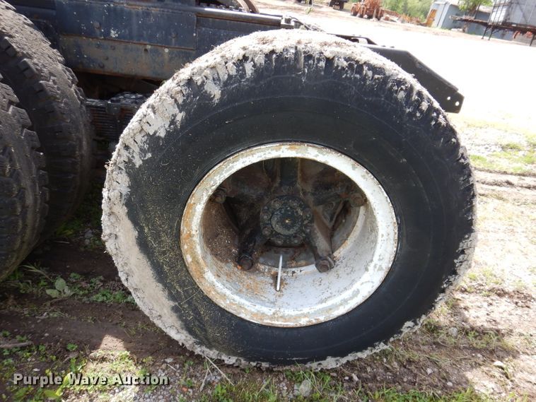 image for item IQ9505 1968 International Fleetstar 2000  semi truck