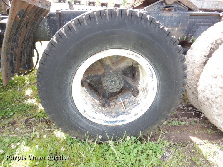 image for item IQ9505 1968 International Fleetstar 2000  semi truck