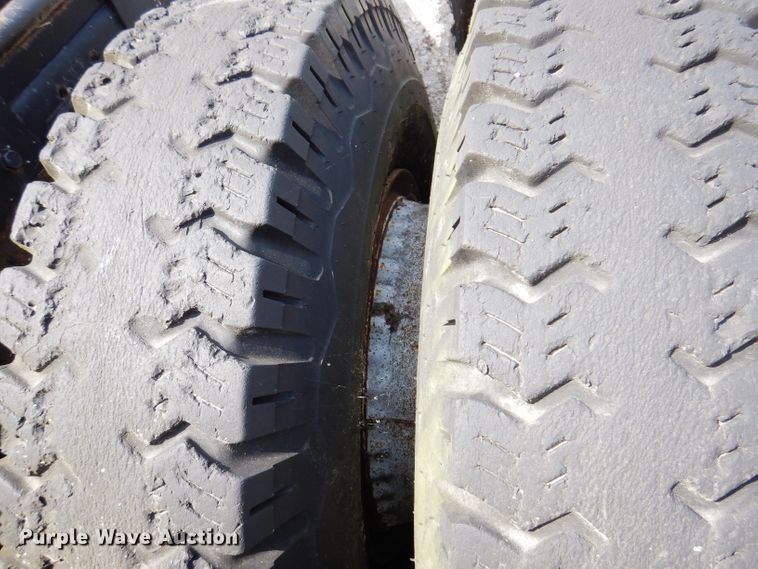 image for item IQ9505 1968 International Fleetstar 2000  semi truck