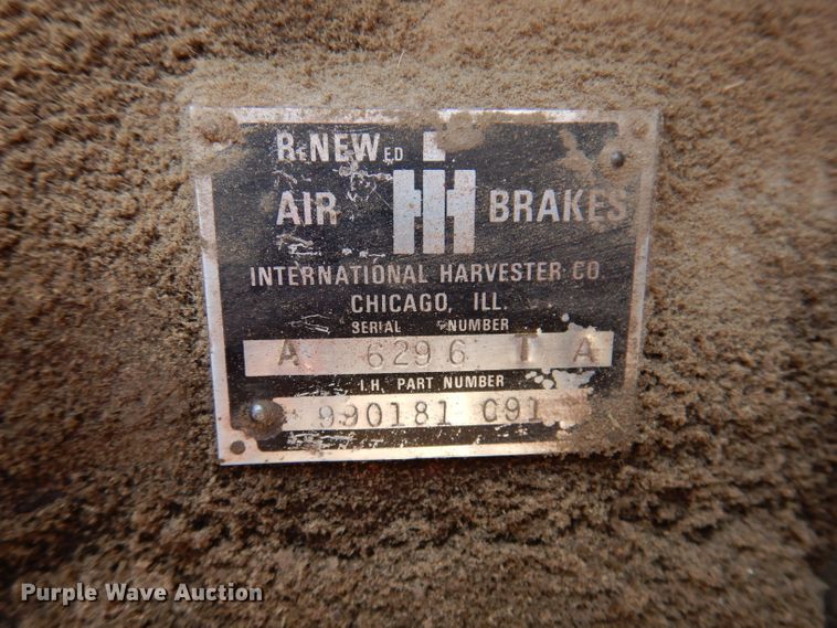 image for item IQ9505 1968 International Fleetstar 2000  semi truck