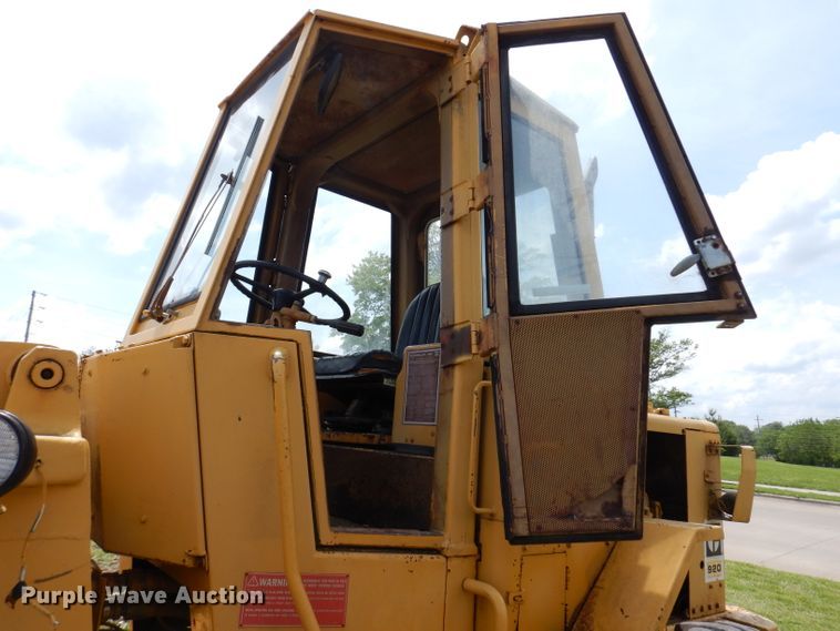 image for item IQ9506 1981 Caterpillar 920  wheel loader