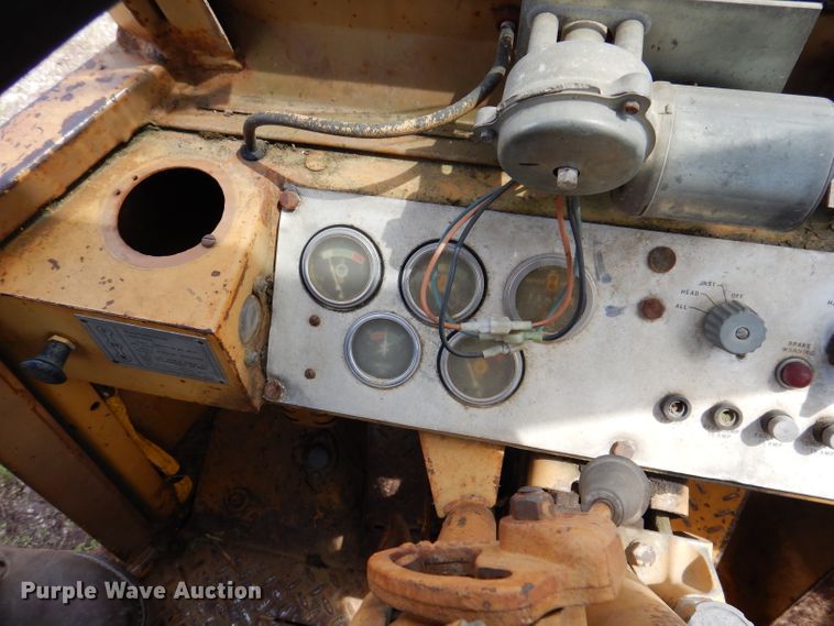 image for item IQ9506 1981 Caterpillar 920  wheel loader