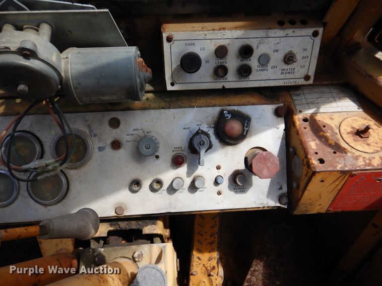 image for item IQ9506 1981 Caterpillar 920  wheel loader