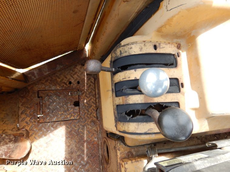 image for item IQ9506 1981 Caterpillar 920  wheel loader