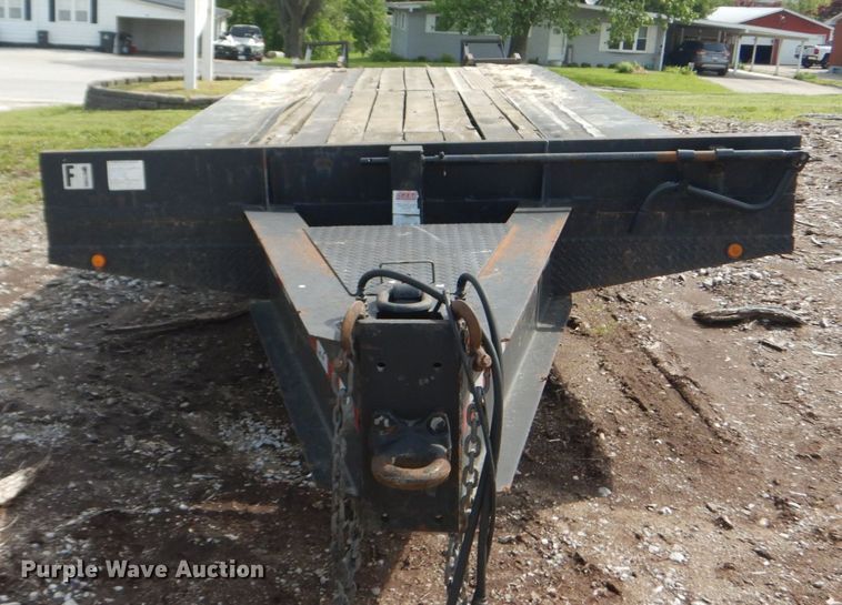 image for item IQ9510 2002 Pro equipment trailer