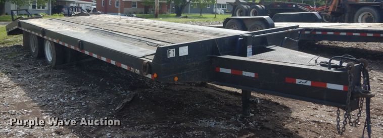 image for item IQ9510 2002 Pro equipment trailer