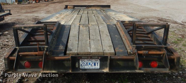 image for item IQ9510 2002 Pro equipment trailer