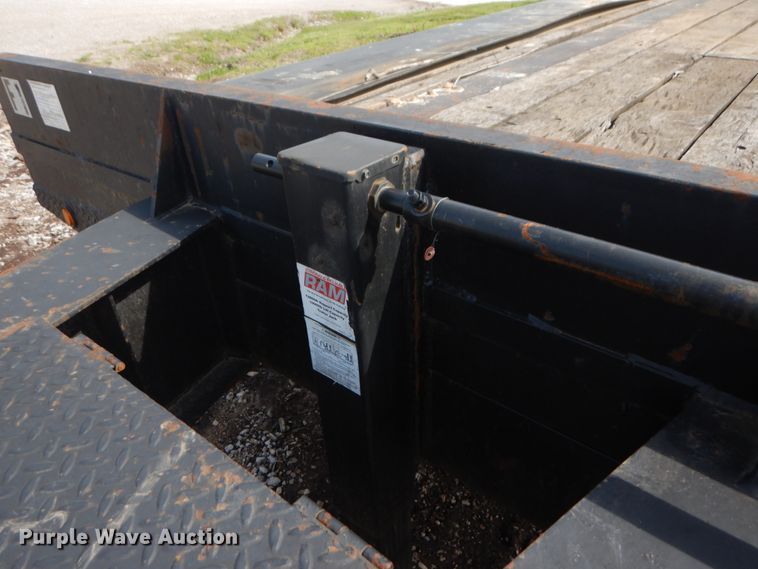 image for item IQ9510 2002 Pro equipment trailer