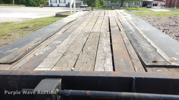 image for item IQ9510 2002 Pro equipment trailer