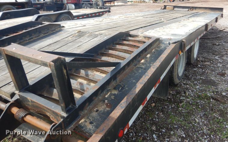 image for item IQ9510 2002 Pro equipment trailer