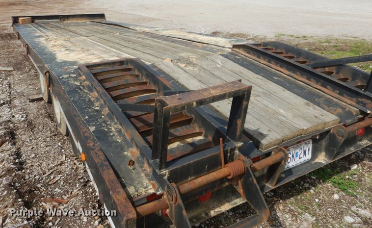 image for item IQ9510 2002 Pro equipment trailer