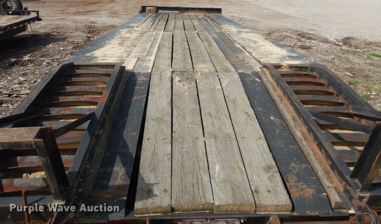 image for item IQ9510 2002 Pro equipment trailer