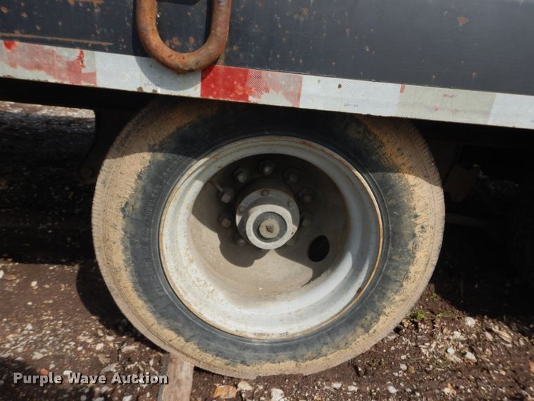 image for item IQ9510 2002 Pro equipment trailer