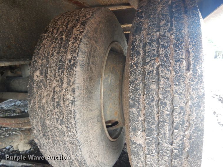 image for item IQ9510 2002 Pro equipment trailer