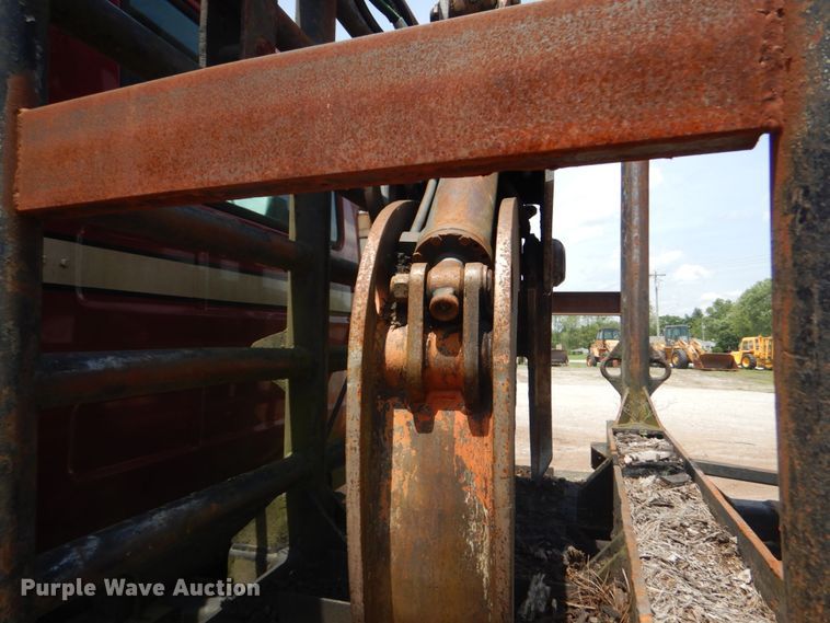 image for item IQ9512 1997 Mack RD688S  log loader truck