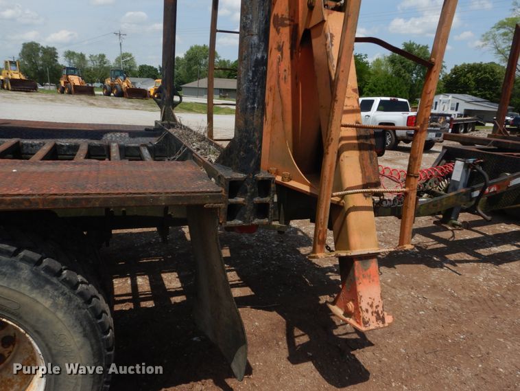 image for item IQ9512 1997 Mack RD688S  log loader truck