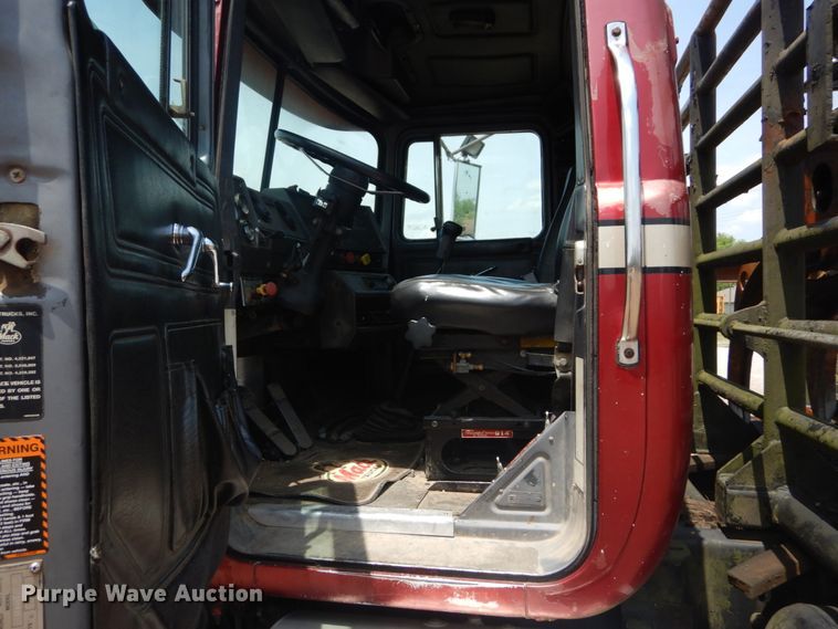 image for item IQ9512 1997 Mack RD688S  log loader truck