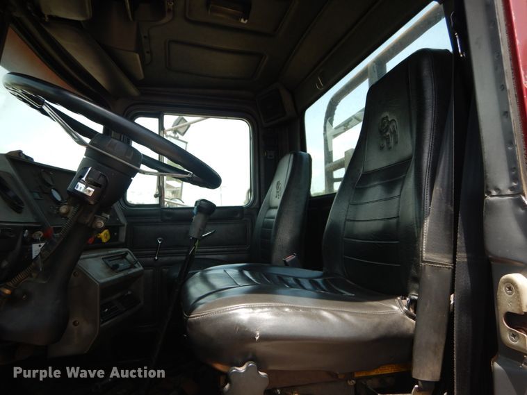 image for item IQ9512 1997 Mack RD688S  log loader truck