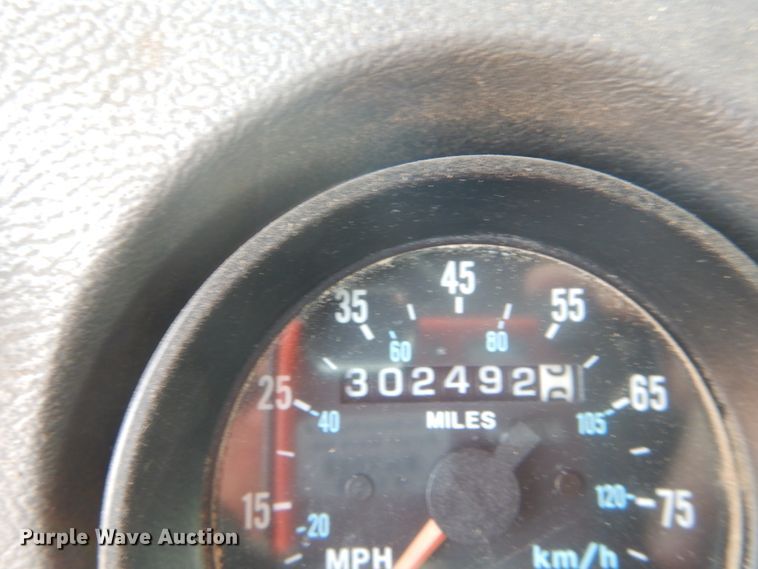 image for item IQ9512 1997 Mack RD688S  log loader truck