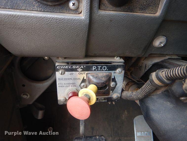 image for item IQ9512 1997 Mack RD688S  log loader truck