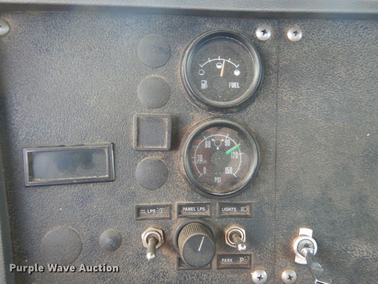 image for item IQ9512 1997 Mack RD688S  log loader truck