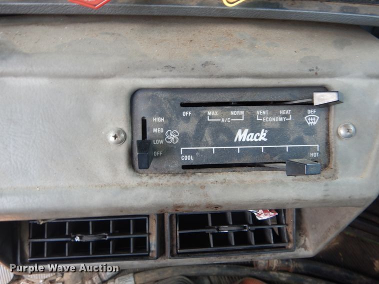 image for item IQ9512 1997 Mack RD688S  log loader truck