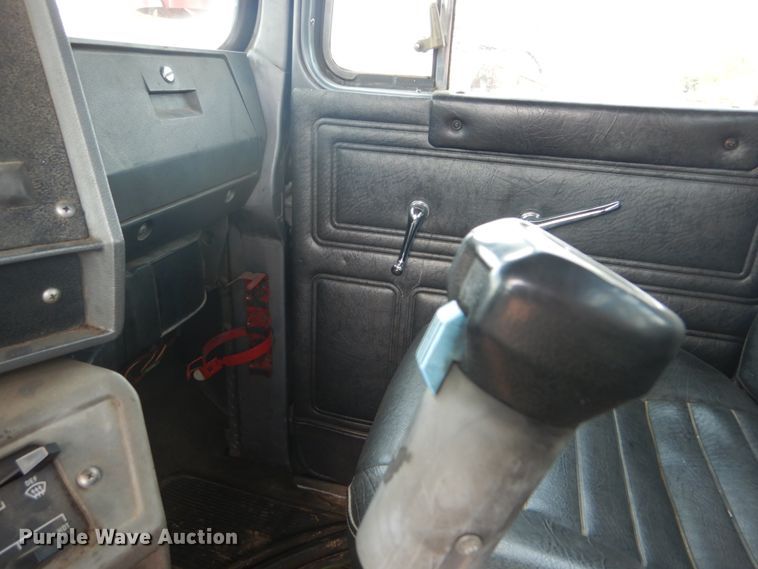 image for item IQ9512 1997 Mack RD688S  log loader truck