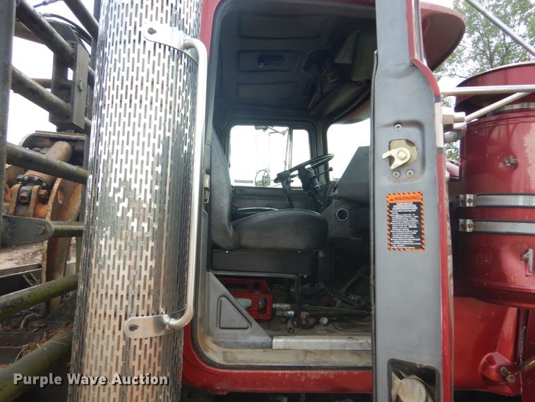 image for item IQ9512 1997 Mack RD688S  log loader truck