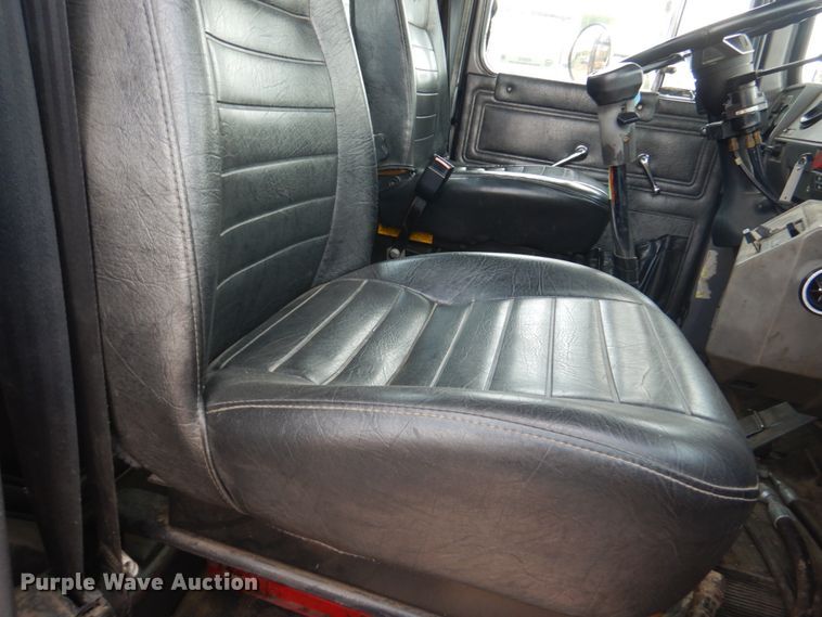 image for item IQ9512 1997 Mack RD688S  log loader truck