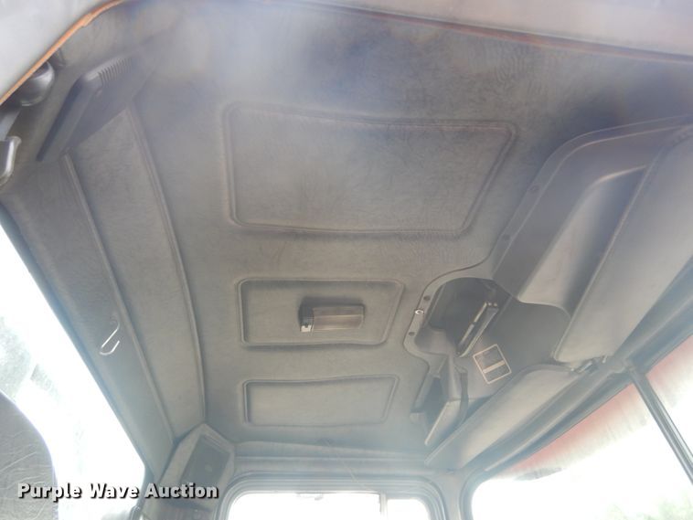 image for item IQ9512 1997 Mack RD688S  log loader truck