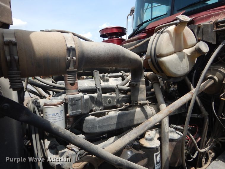 image for item IQ9512 1997 Mack RD688S  log loader truck