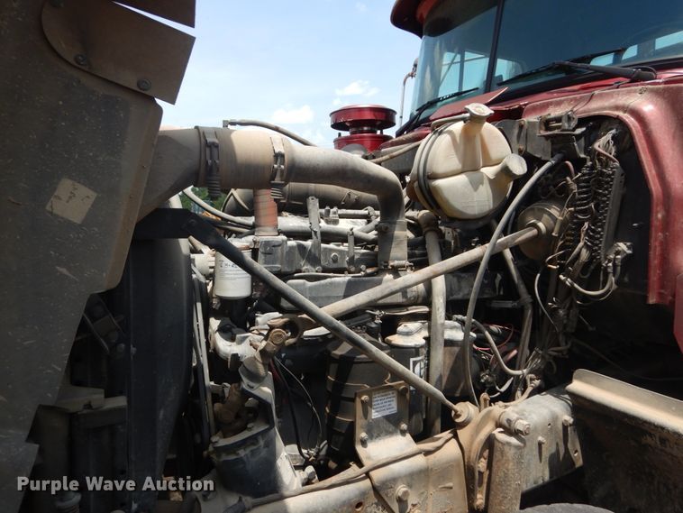 image for item IQ9512 1997 Mack RD688S  log loader truck