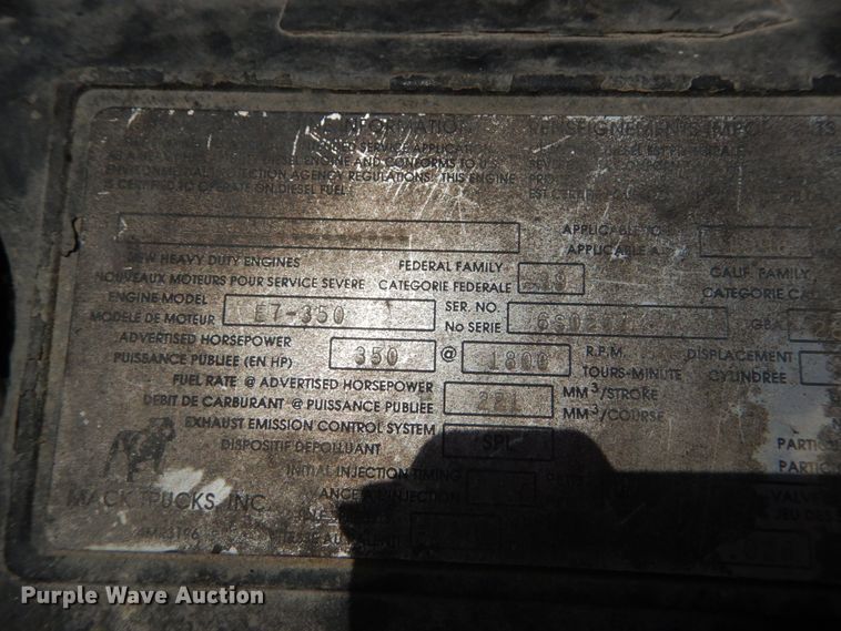 image for item IQ9512 1997 Mack RD688S  log loader truck