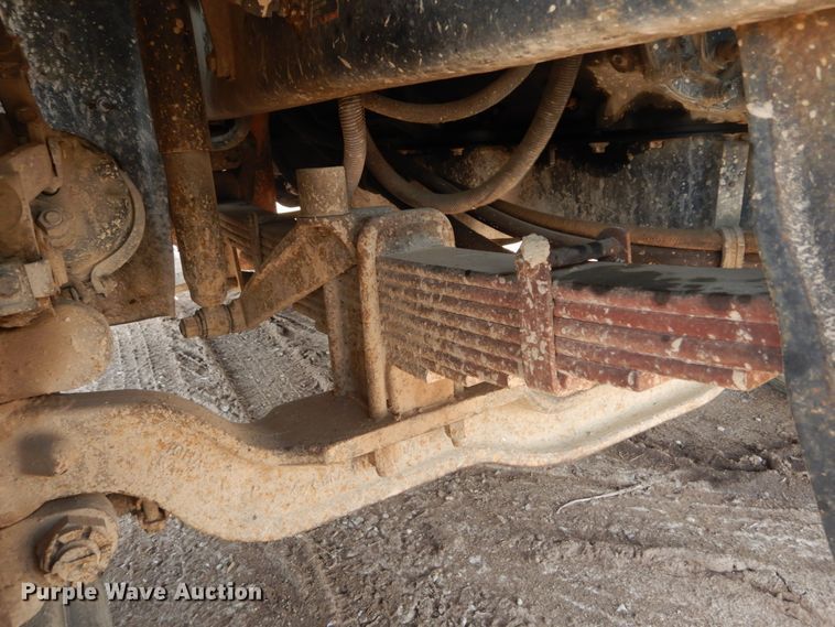 image for item IQ9512 1997 Mack RD688S  log loader truck