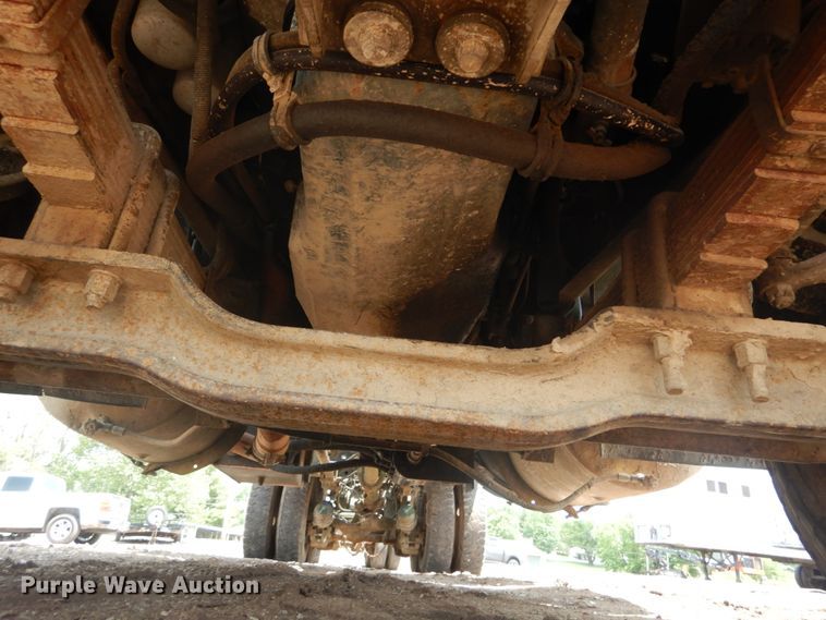 image for item IQ9512 1997 Mack RD688S  log loader truck