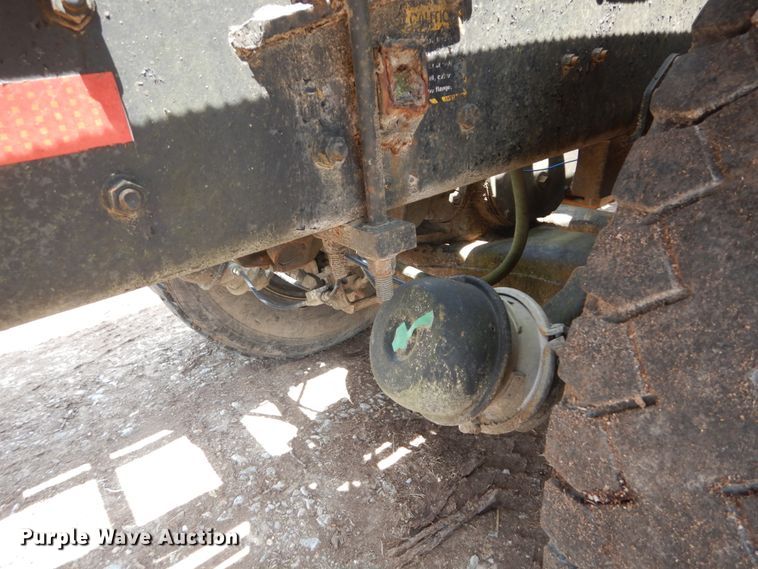 image for item IQ9512 1997 Mack RD688S  log loader truck