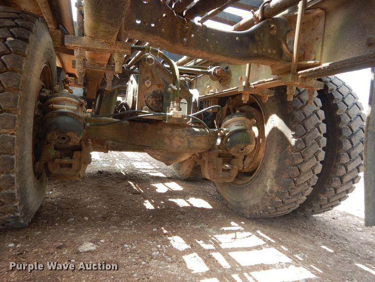 image for item IQ9512 1997 Mack RD688S  log loader truck