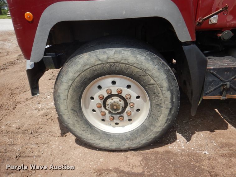 image for item IQ9512 1997 Mack RD688S  log loader truck