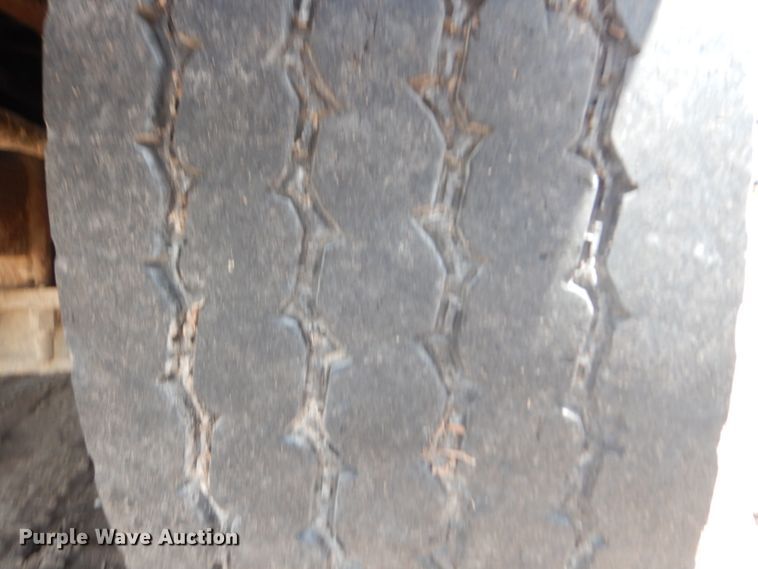 image for item IQ9512 1997 Mack RD688S  log loader truck