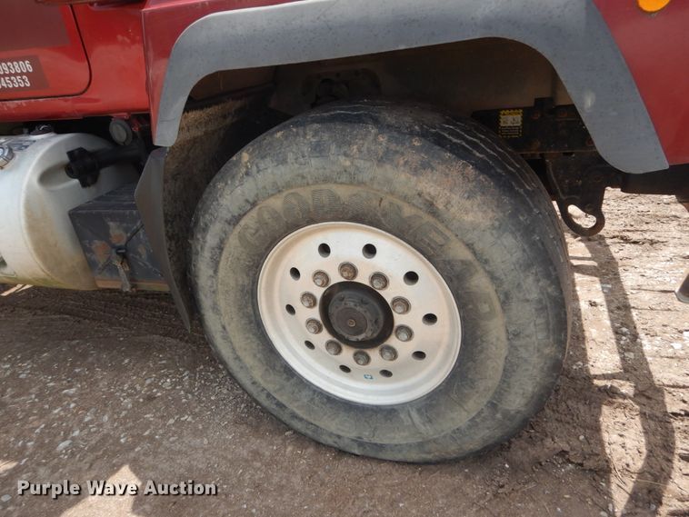 image for item IQ9512 1997 Mack RD688S  log loader truck