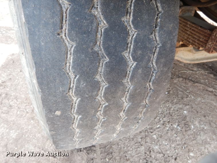 image for item IQ9512 1997 Mack RD688S  log loader truck