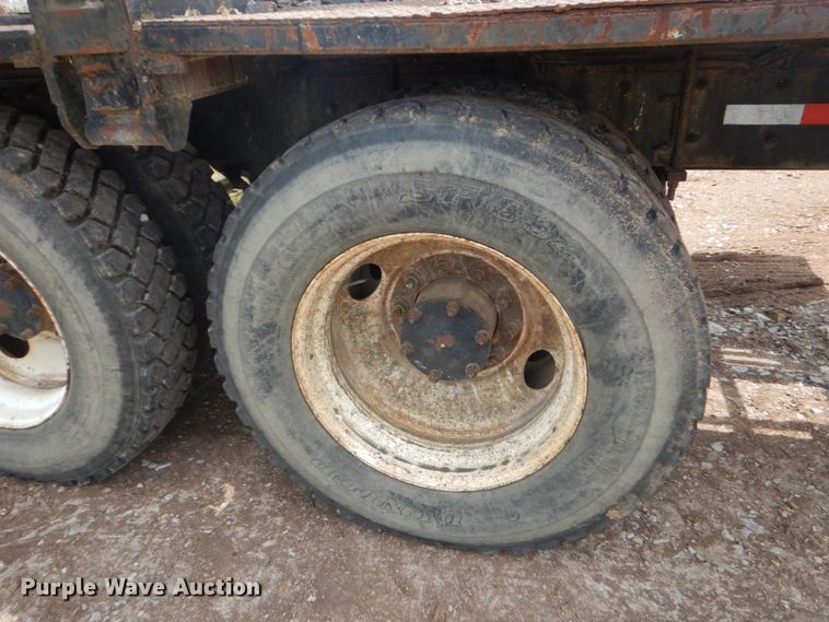 image for item IQ9512 1997 Mack RD688S  log loader truck