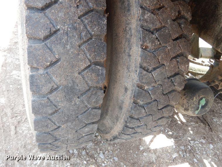 image for item IQ9512 1997 Mack RD688S  log loader truck