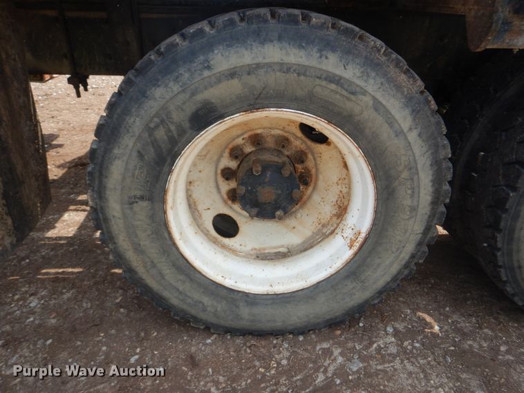 image for item IQ9512 1997 Mack RD688S  log loader truck