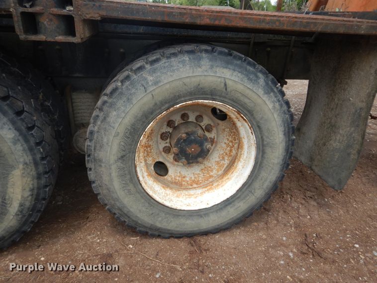 image for item IQ9512 1997 Mack RD688S  log loader truck