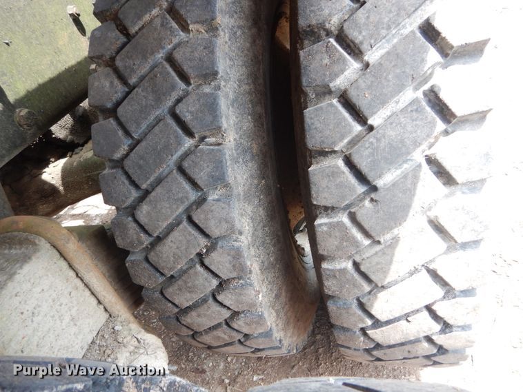 image for item IQ9512 1997 Mack RD688S  log loader truck