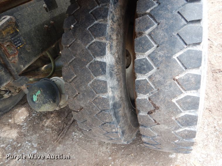 image for item IQ9512 1997 Mack RD688S  log loader truck