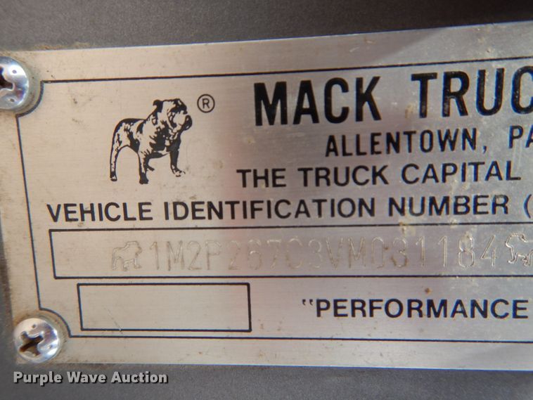 image for item IQ9512 1997 Mack RD688S  log loader truck