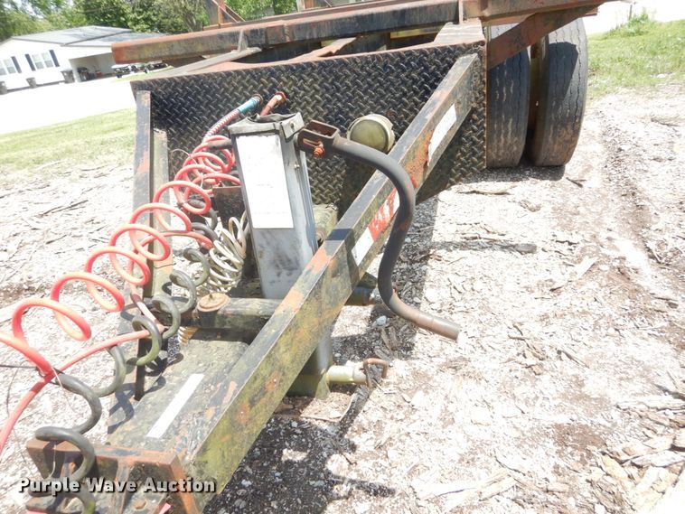 image for item IQ9513 1998 log trailer