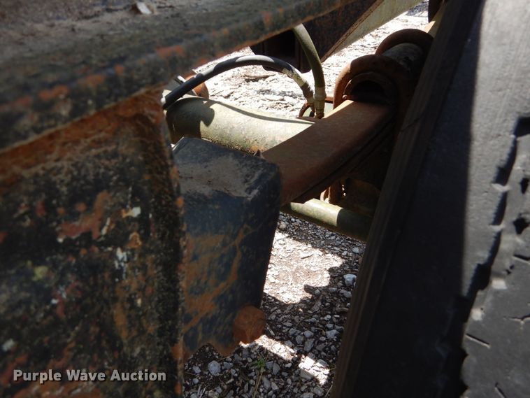 image for item IQ9513 1998 log trailer